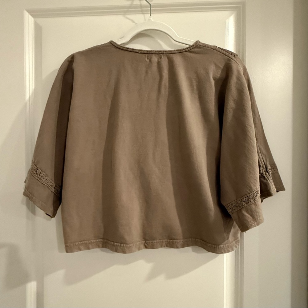 Arie Knit Button-Up Short Sleeve Blouse - Picture 4 of 10